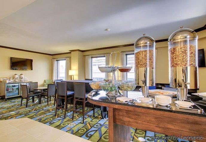 Renaissance Des Moines Savery Hotel Restaurante foto